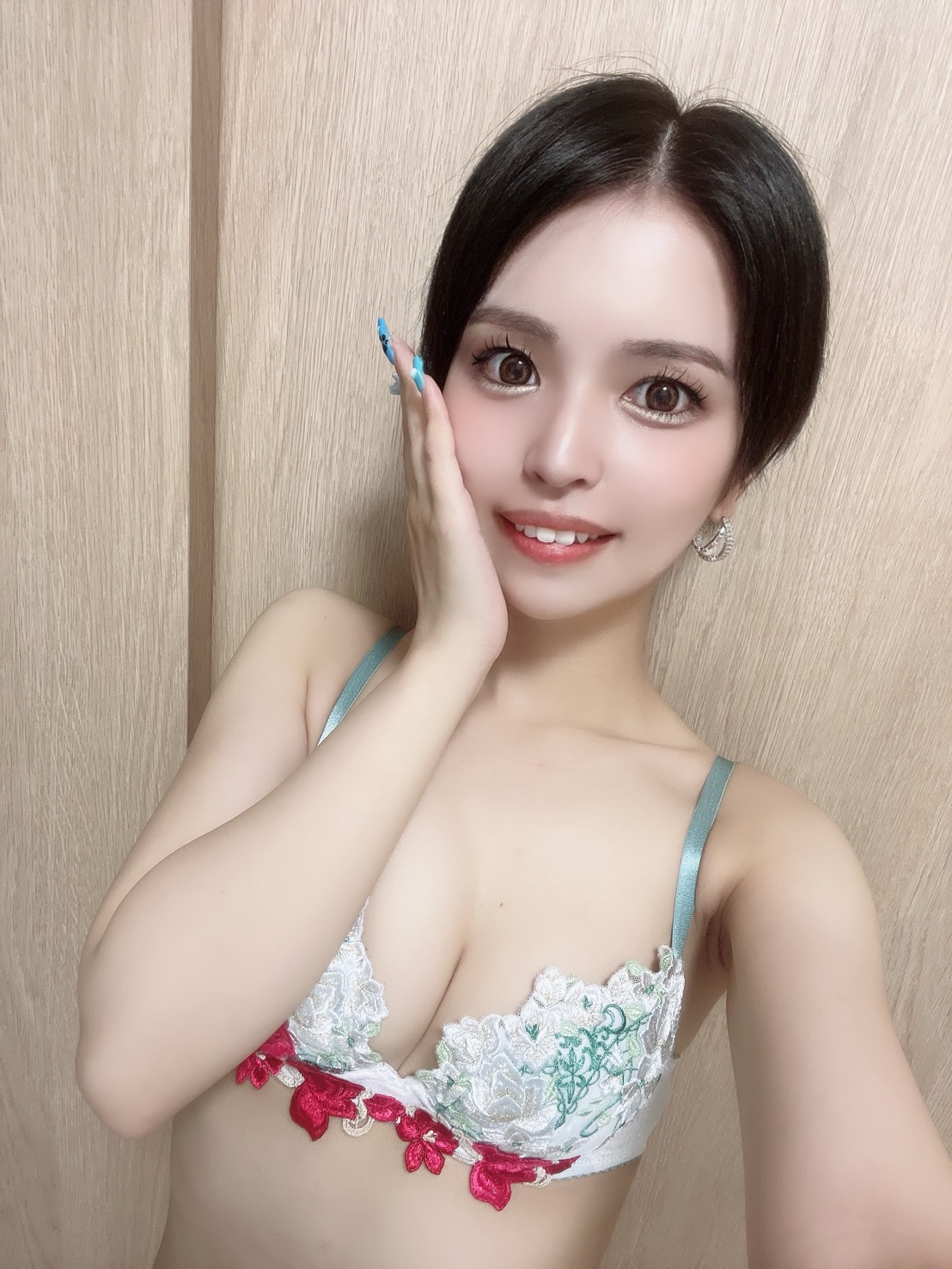 人妻in誘惑スイートルーム名古屋錦店～E＋Group～ ヘルス YUKINO