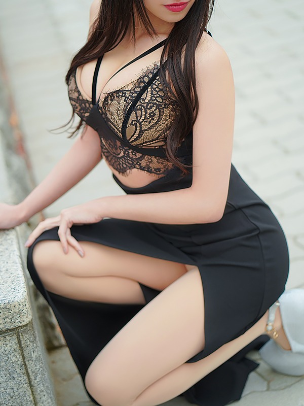 CASA BIANCA outcall escort service JUNNA