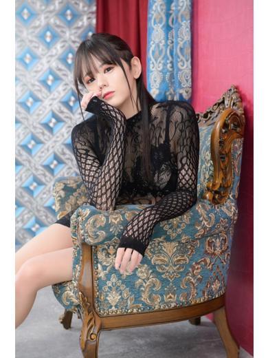   MIKAMI MOMONA